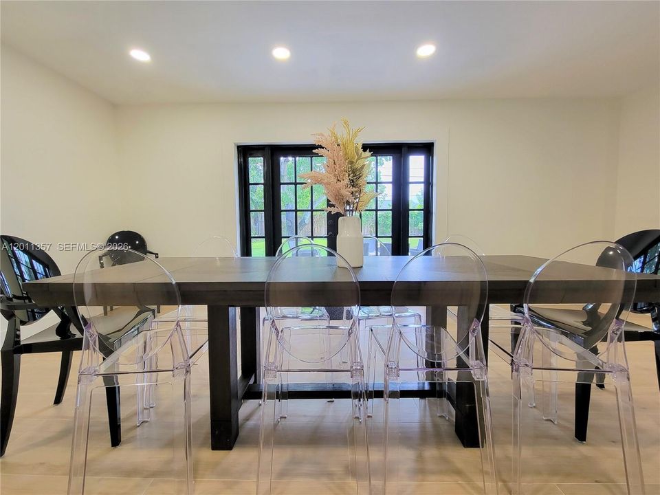 For Rent: $6,700 (4 beds, 2 baths, 1901 Square Feet)