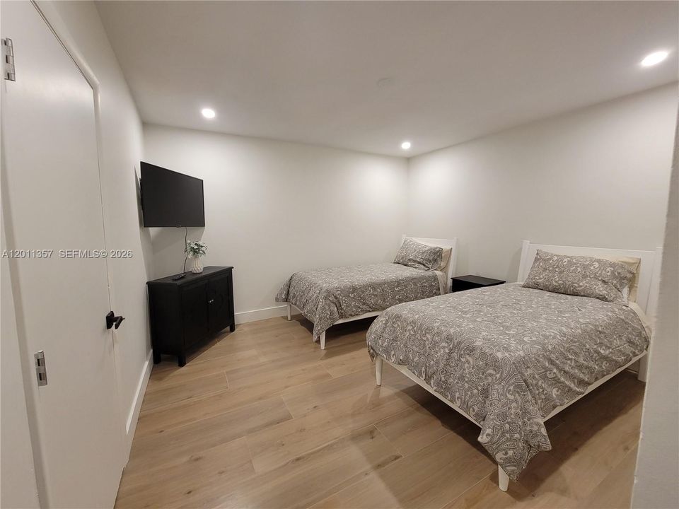 For Rent: $6,700 (4 beds, 2 baths, 1901 Square Feet)