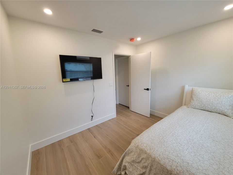For Rent: $6,700 (4 beds, 2 baths, 1901 Square Feet)