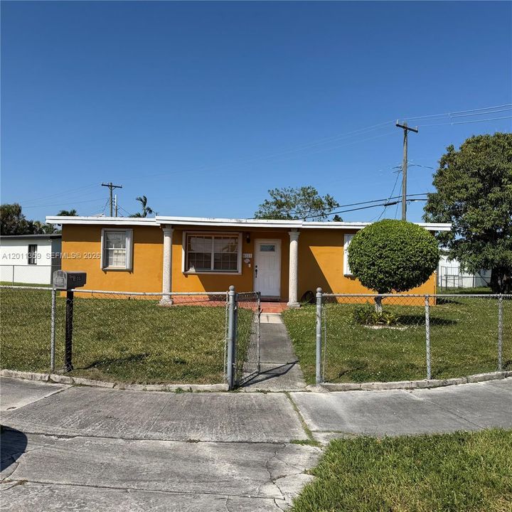 Activo con contrato: $599,000 (3 camas, 2 baños, 1537 Pies cuadrados)