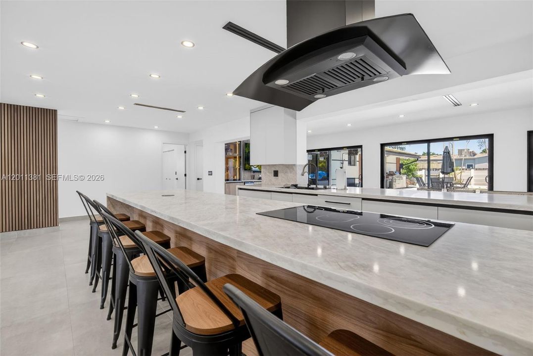 For Sale: $1,750,000 (7 beds, 3 baths, 3285 Square Feet)