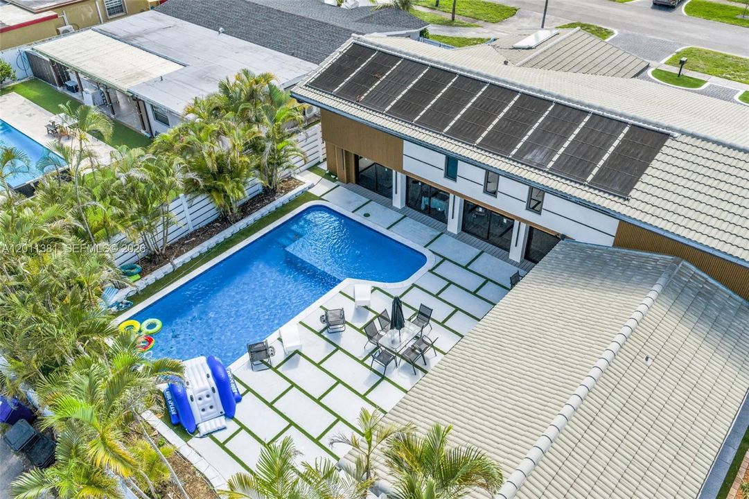 For Sale: $1,750,000 (7 beds, 3 baths, 3285 Square Feet)