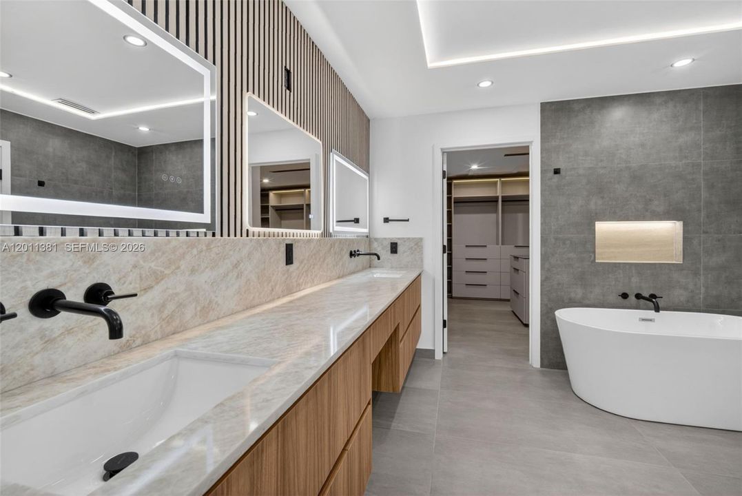 For Sale: $1,750,000 (7 beds, 3 baths, 3285 Square Feet)