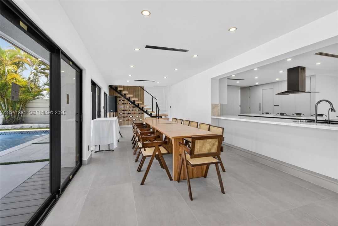 For Sale: $1,750,000 (7 beds, 3 baths, 3285 Square Feet)