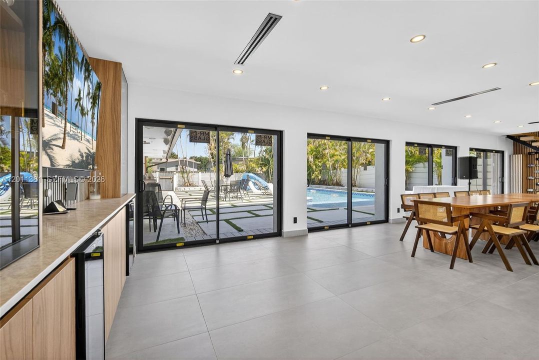 For Sale: $1,750,000 (7 beds, 3 baths, 3285 Square Feet)