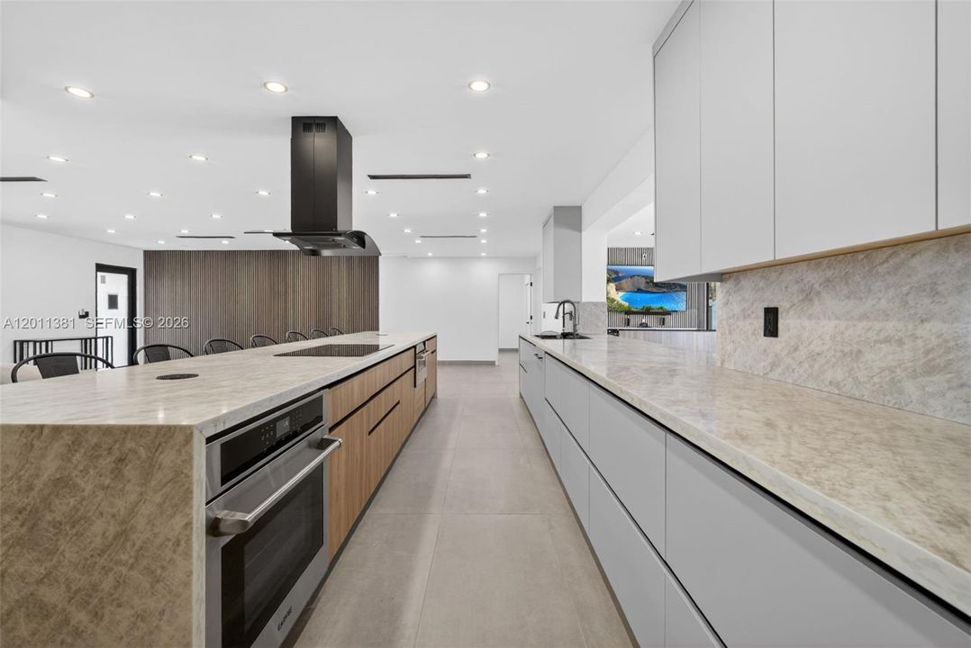 For Sale: $1,750,000 (7 beds, 3 baths, 3285 Square Feet)