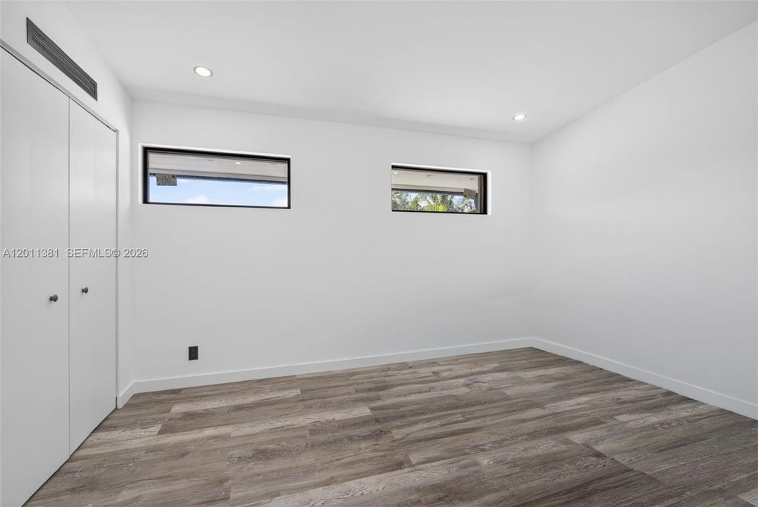 For Sale: $1,750,000 (7 beds, 3 baths, 3285 Square Feet)