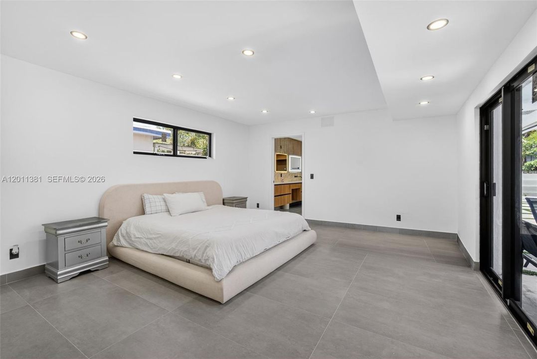 For Sale: $1,750,000 (7 beds, 3 baths, 3285 Square Feet)