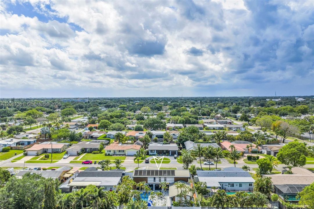 For Sale: $1,750,000 (7 beds, 3 baths, 3285 Square Feet)
