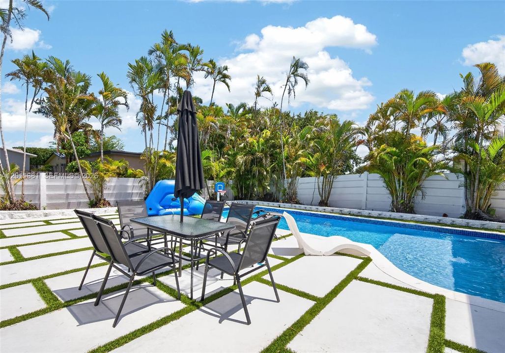 For Sale: $1,750,000 (7 beds, 3 baths, 3285 Square Feet)