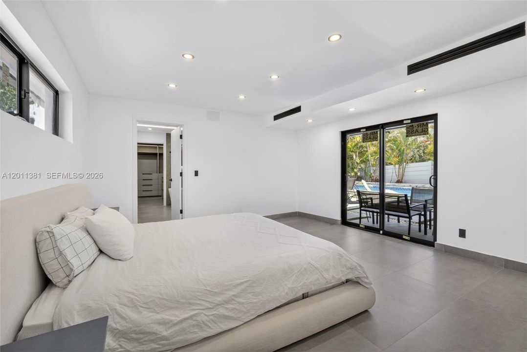 For Sale: $1,750,000 (7 beds, 3 baths, 3285 Square Feet)