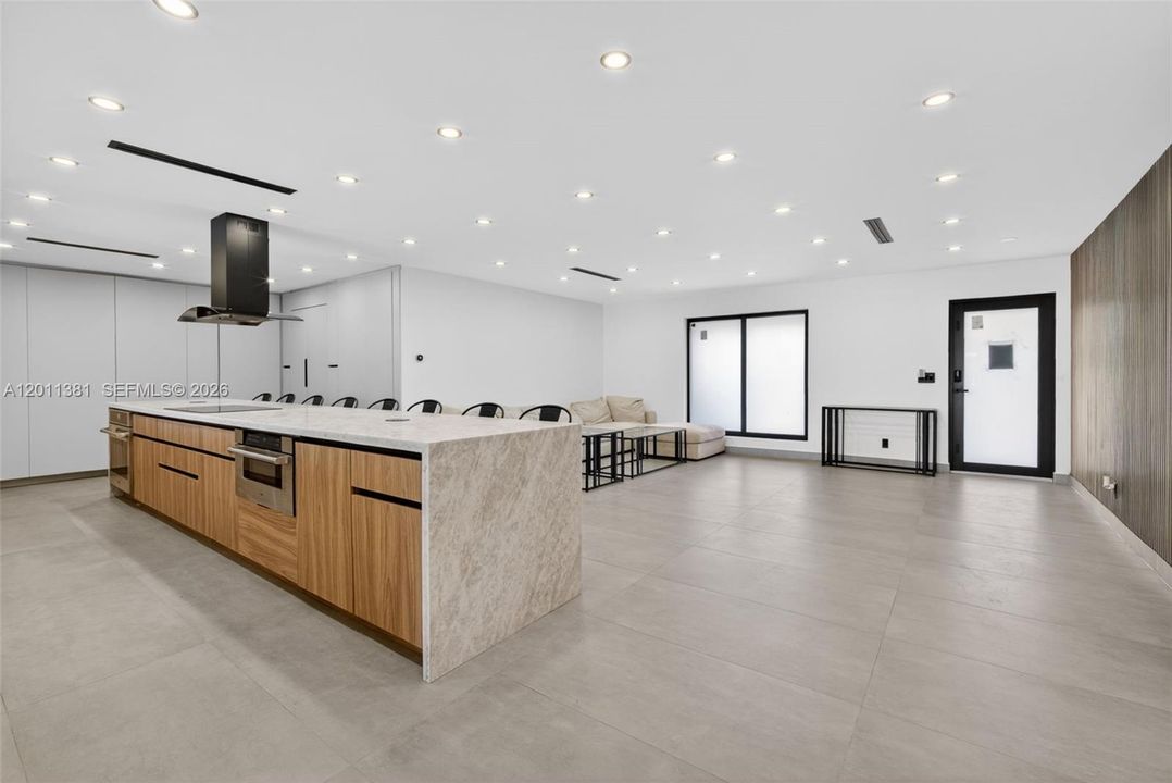 For Sale: $1,750,000 (7 beds, 3 baths, 3285 Square Feet)