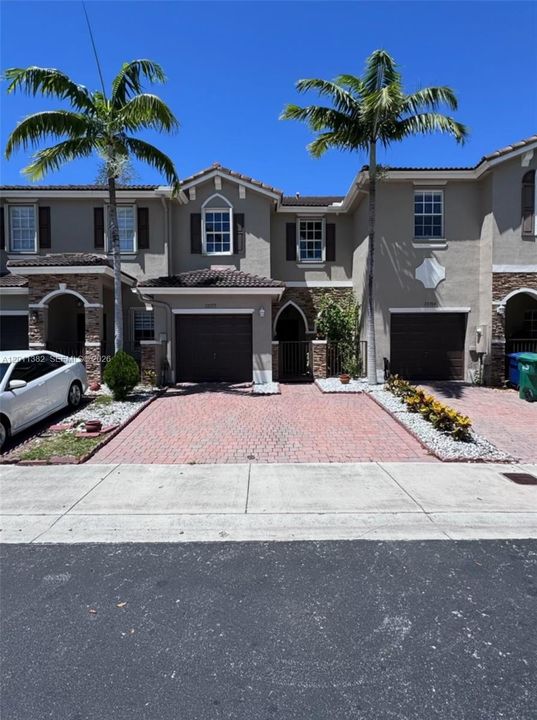 Recently Rented: $3,000 (3 beds, 2 baths, 1416 Square Feet)