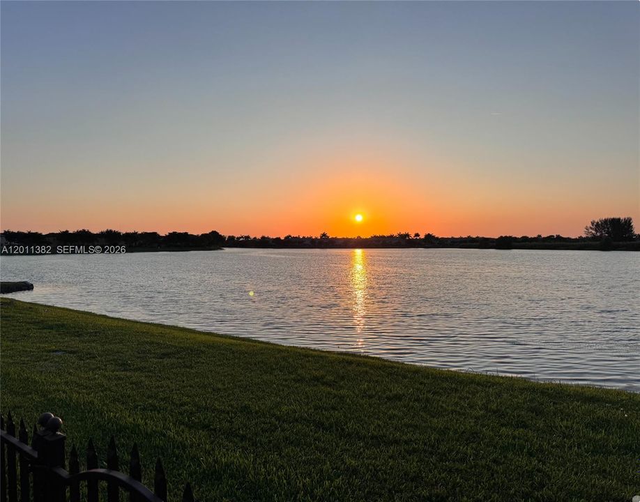 Recently Rented: $3,000 (3 beds, 2 baths, 1416 Square Feet)