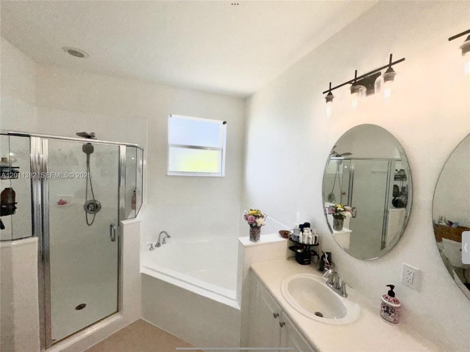 Recently Rented: $3,000 (3 beds, 2 baths, 1416 Square Feet)