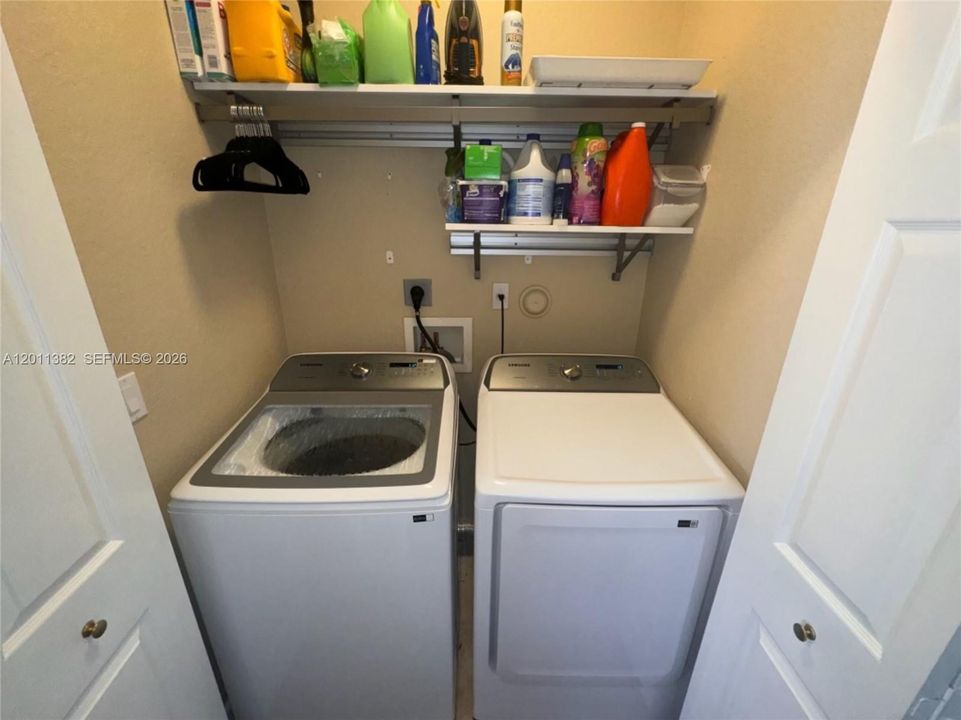 Recently Rented: $3,000 (3 beds, 2 baths, 1416 Square Feet)