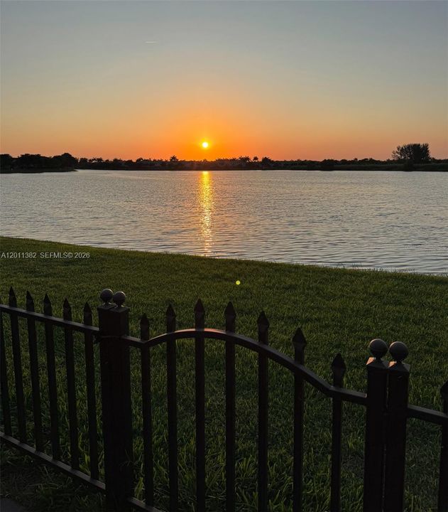 Recently Rented: $3,000 (3 beds, 2 baths, 1416 Square Feet)