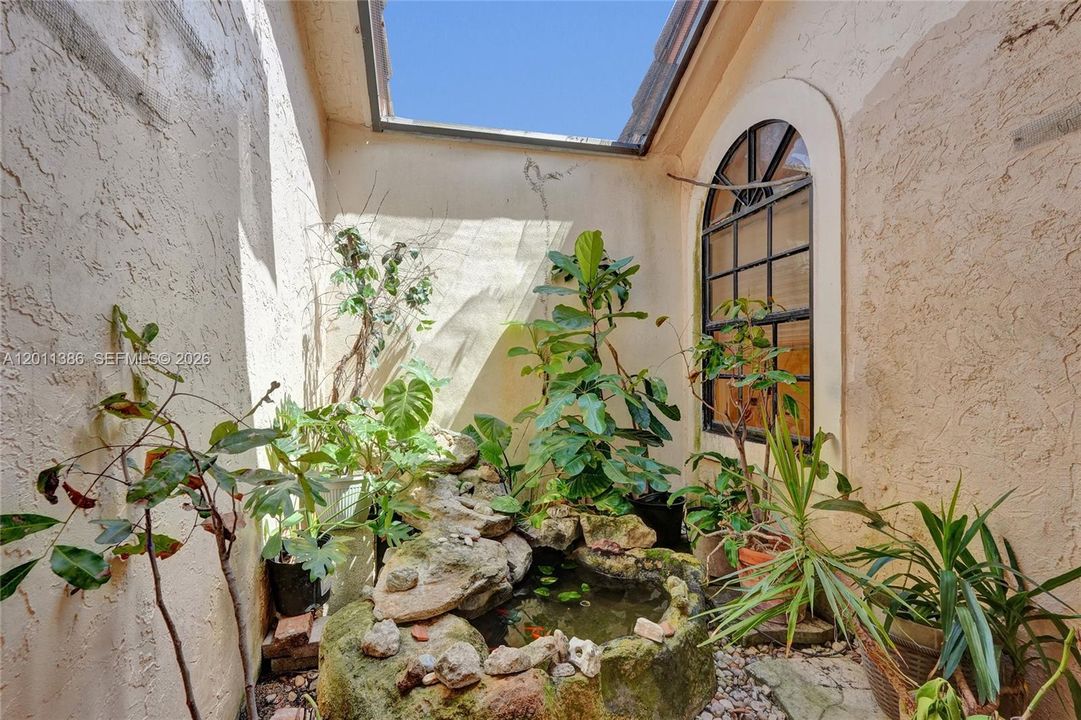 Под контрактом: $499,000 (3 спален, 2 ванн, 1837 Квадратных фут)