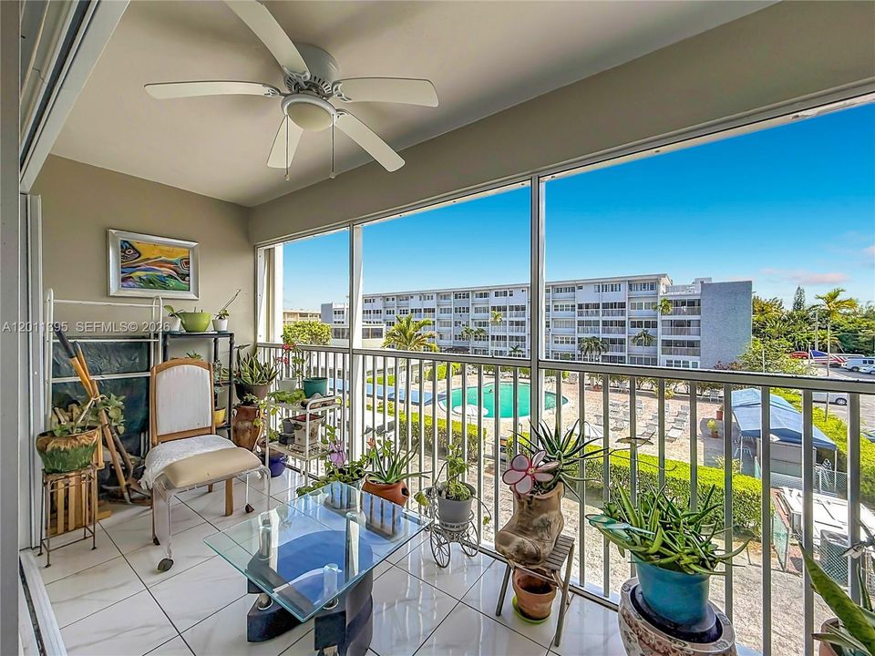 Active With Contract: $190,000 (2 beds, 2 baths, 1074 Square Feet)