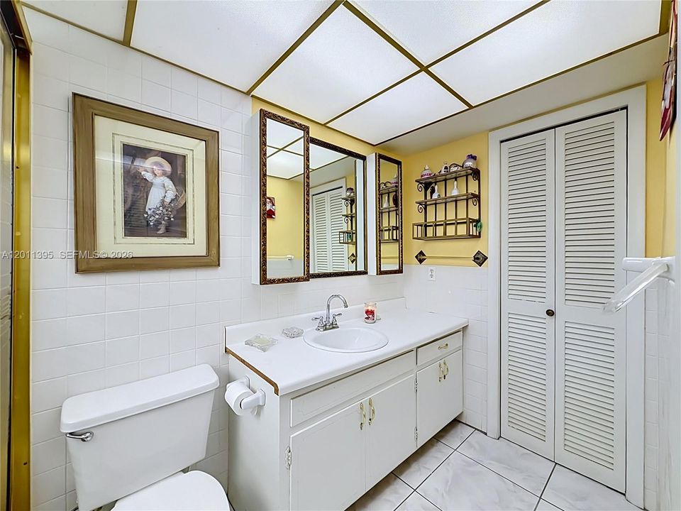 Active With Contract: $190,000 (2 beds, 2 baths, 1074 Square Feet)