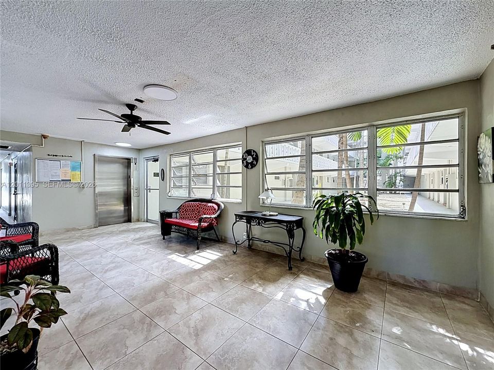 Active With Contract: $190,000 (2 beds, 2 baths, 1074 Square Feet)