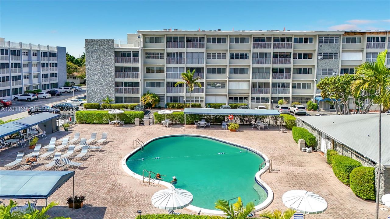 Active With Contract: $190,000 (2 beds, 2 baths, 1074 Square Feet)