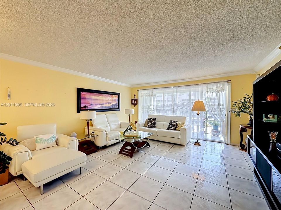 Active With Contract: $190,000 (2 beds, 2 baths, 1074 Square Feet)