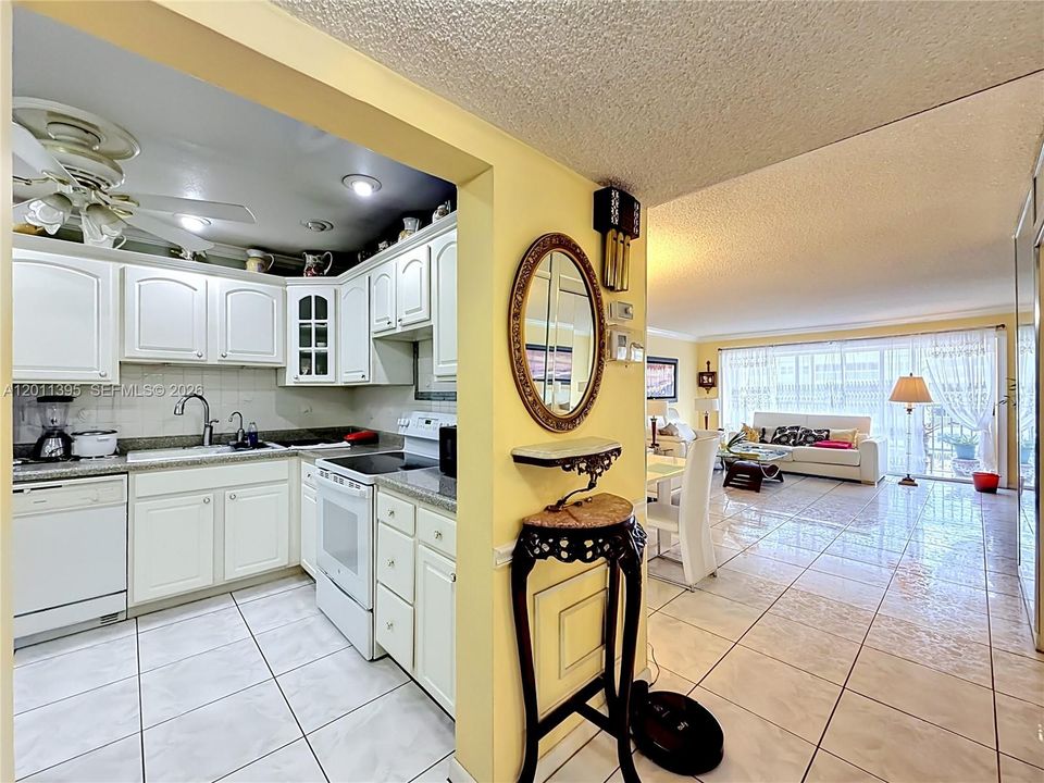 Active With Contract: $190,000 (2 beds, 2 baths, 1074 Square Feet)