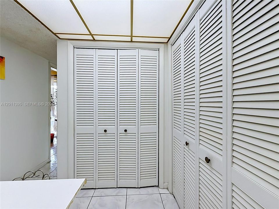 Active With Contract: $190,000 (2 beds, 2 baths, 1074 Square Feet)