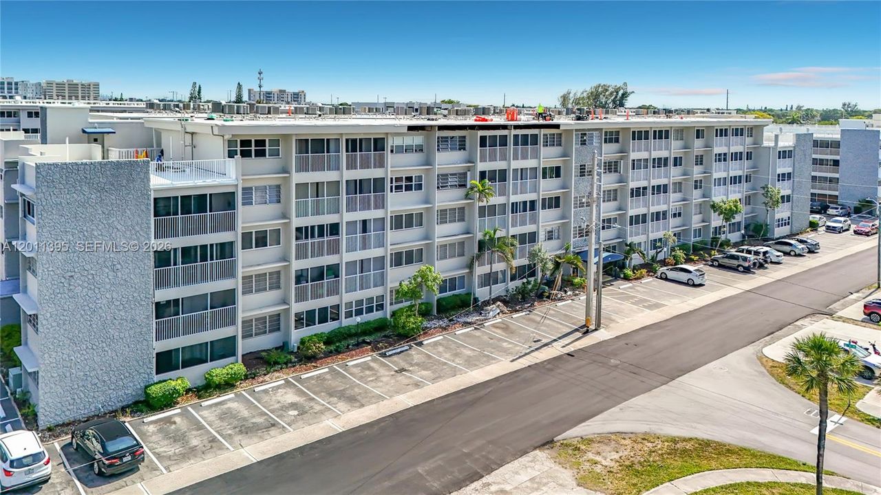 Active With Contract: $190,000 (2 beds, 2 baths, 1074 Square Feet)