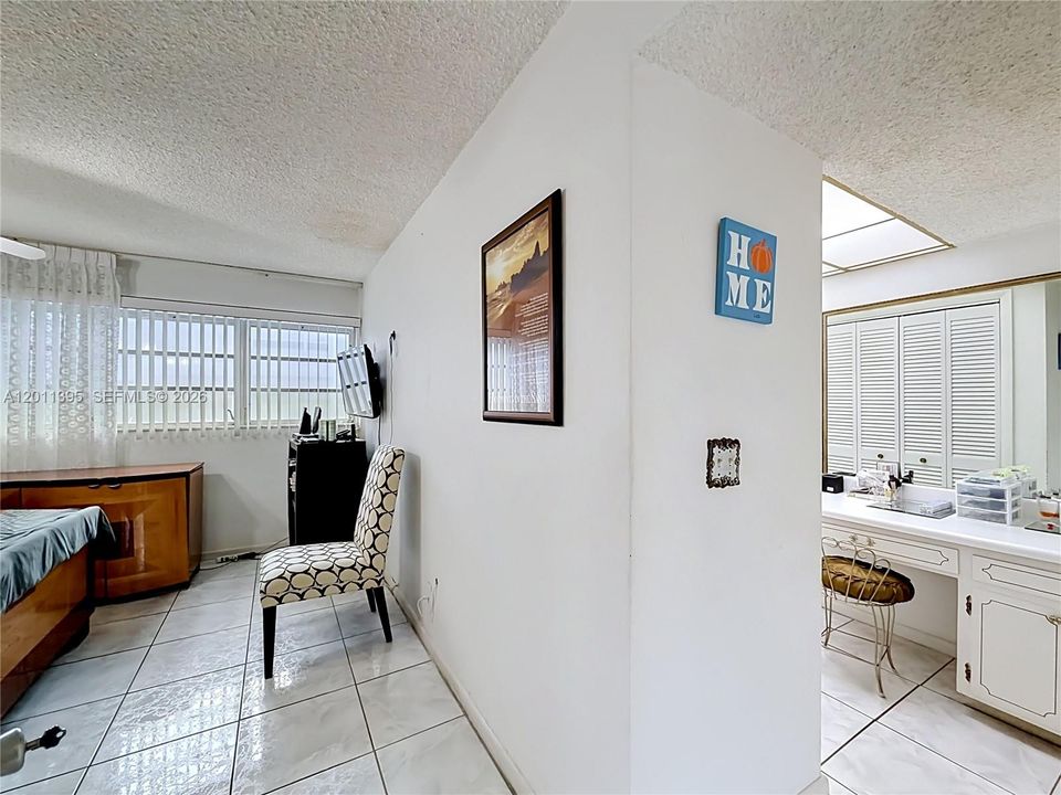 Active With Contract: $190,000 (2 beds, 2 baths, 1074 Square Feet)