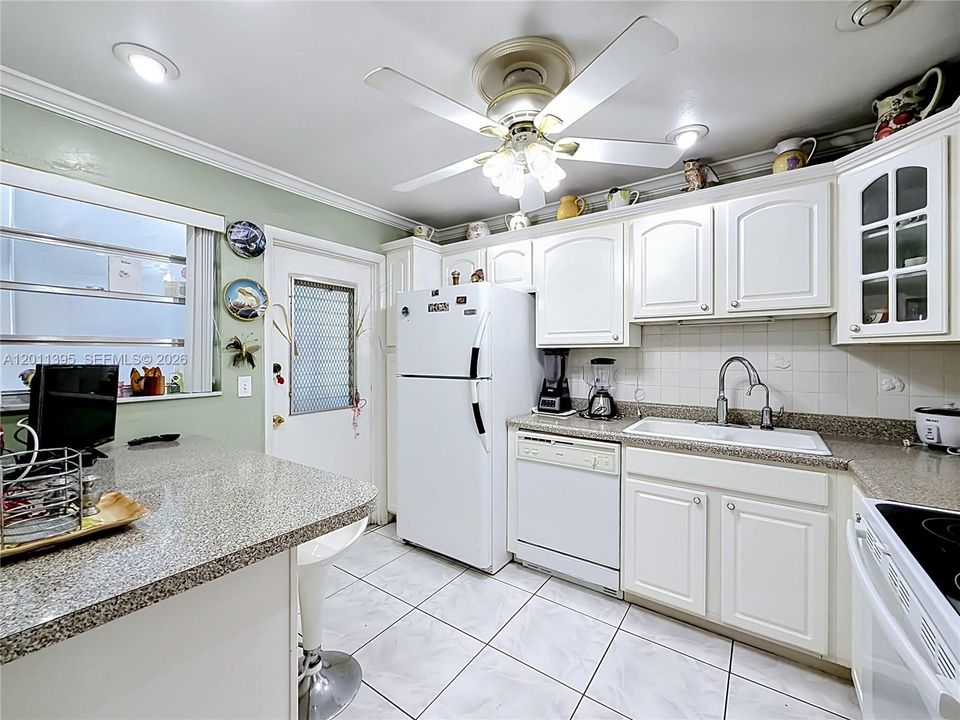 Active With Contract: $190,000 (2 beds, 2 baths, 1074 Square Feet)