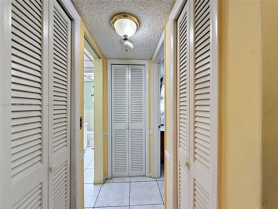 Active With Contract: $190,000 (2 beds, 2 baths, 1074 Square Feet)