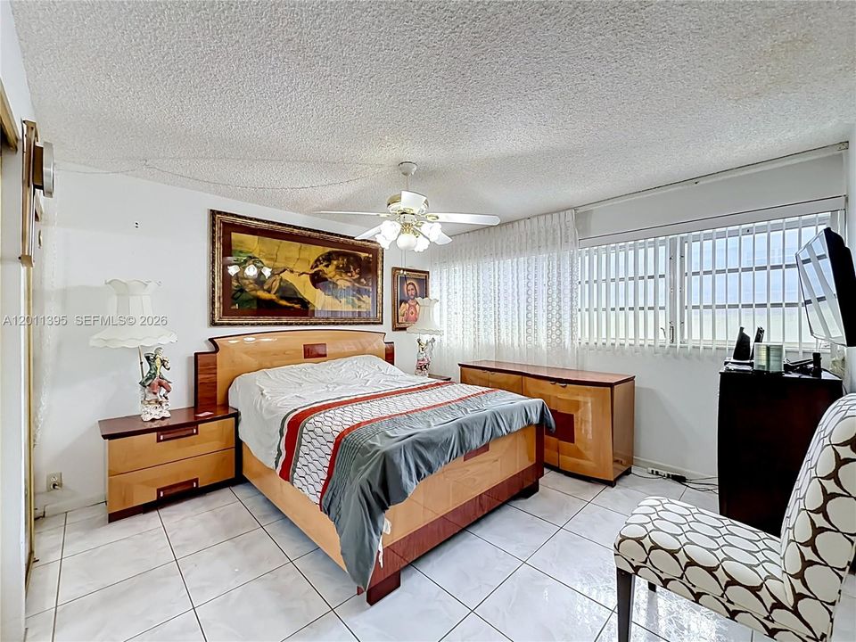 Active With Contract: $190,000 (2 beds, 2 baths, 1074 Square Feet)