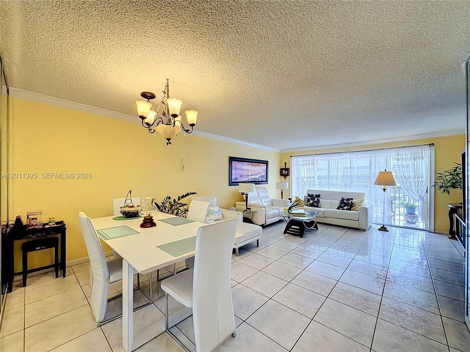 Active With Contract: $190,000 (2 beds, 2 baths, 1074 Square Feet)