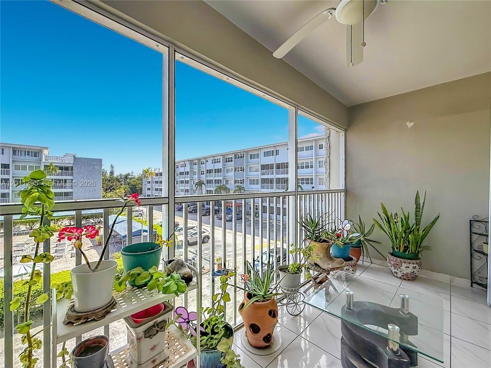 Active With Contract: $190,000 (2 beds, 2 baths, 1074 Square Feet)