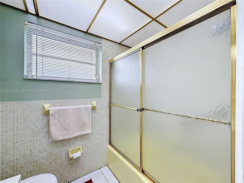 Active With Contract: $190,000 (2 beds, 2 baths, 1074 Square Feet)