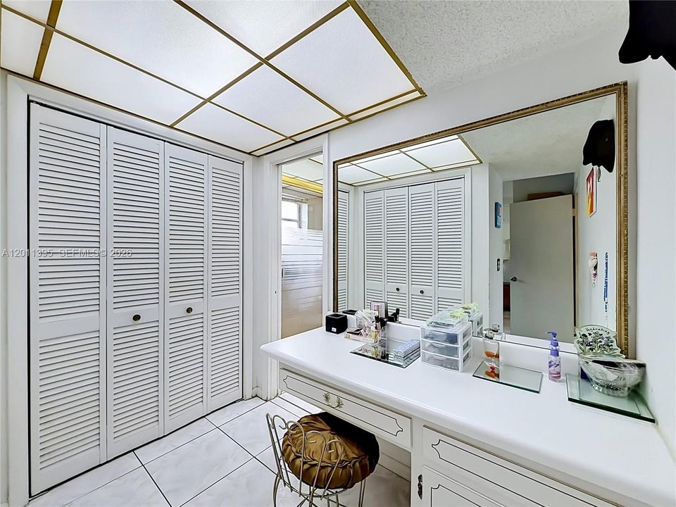 Active With Contract: $190,000 (2 beds, 2 baths, 1074 Square Feet)