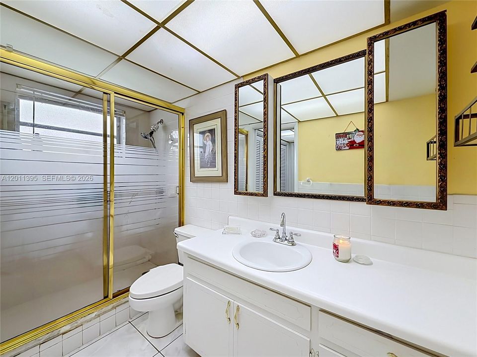 Active With Contract: $190,000 (2 beds, 2 baths, 1074 Square Feet)
