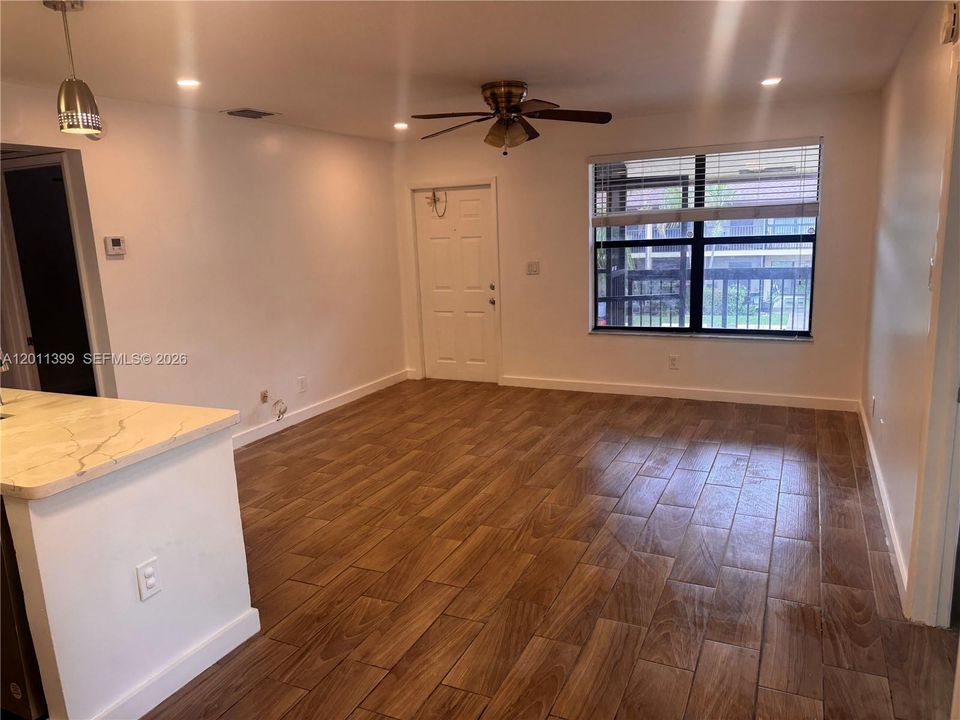 Active With Contract: $1,850 (2 beds, 2 baths, 760 Square Feet)