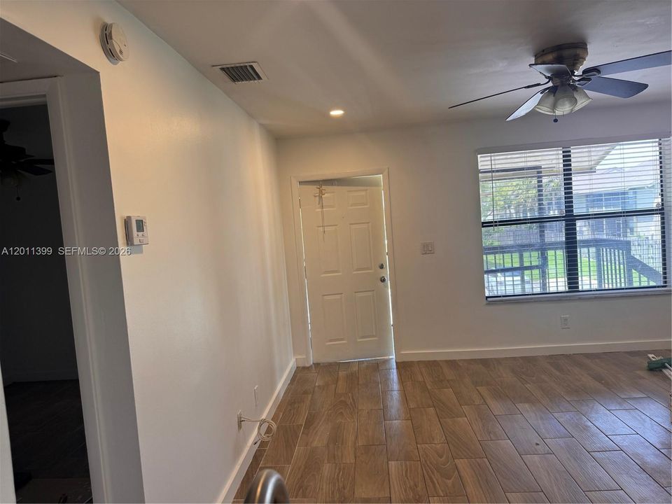 Active With Contract: $1,850 (2 beds, 2 baths, 760 Square Feet)