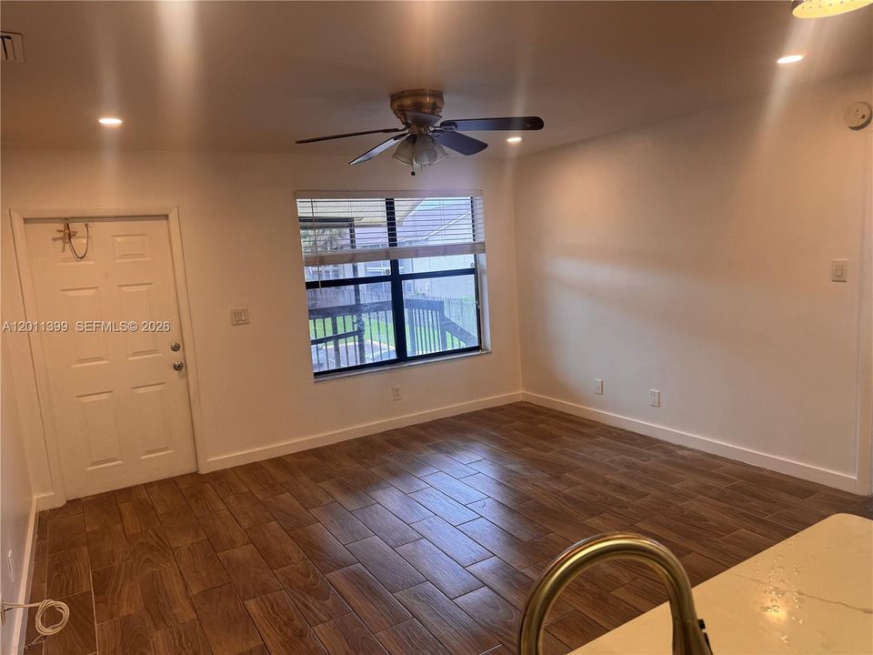 Active With Contract: $1,850 (2 beds, 2 baths, 760 Square Feet)
