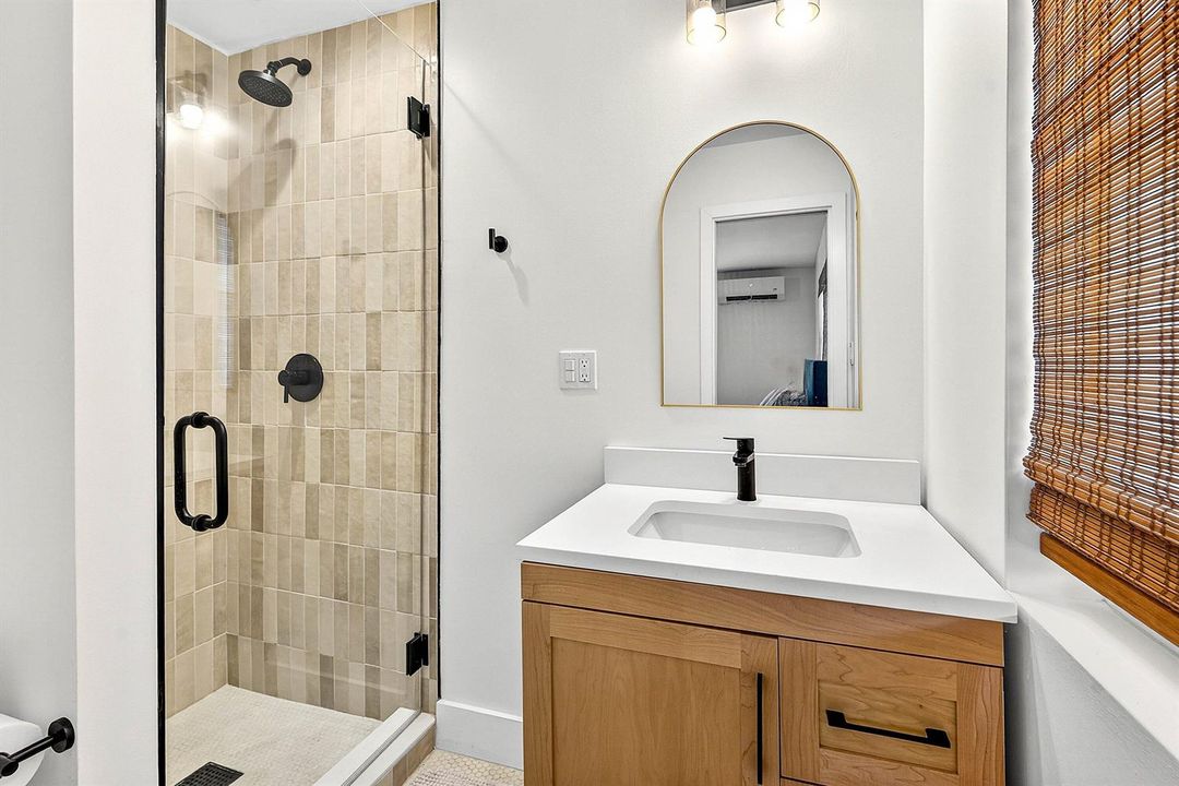 Guest Bath En Suite