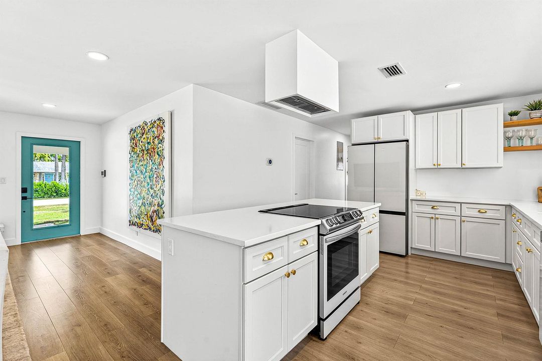 Kitchen / Entry