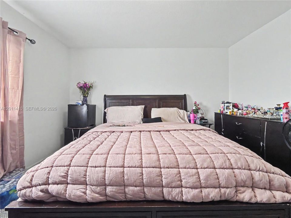 For Sale: $389,000 (4 beds, 3 baths, 1338 Square Feet)