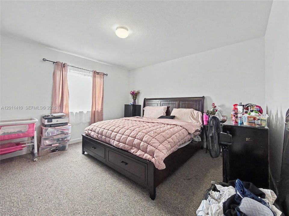 For Sale: $389,000 (4 beds, 3 baths, 1338 Square Feet)