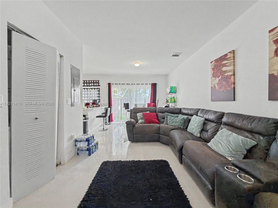 For Sale: $389,000 (4 beds, 3 baths, 1338 Square Feet)