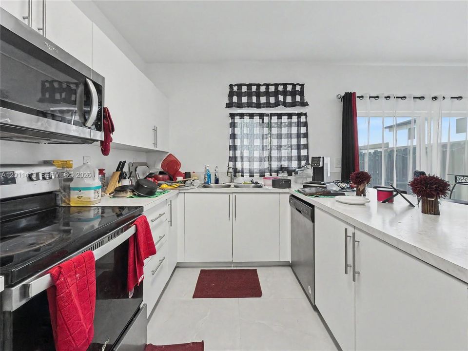 For Sale: $389,000 (4 beds, 3 baths, 1338 Square Feet)