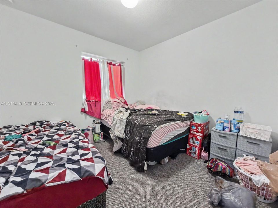 For Sale: $389,000 (4 beds, 3 baths, 1338 Square Feet)