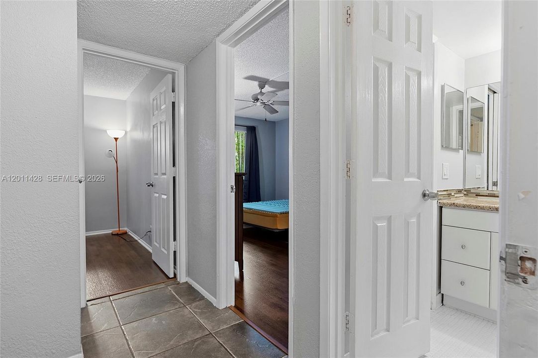 For Sale: $180,000 (2 beds, 1 baths, 1070 Square Feet)